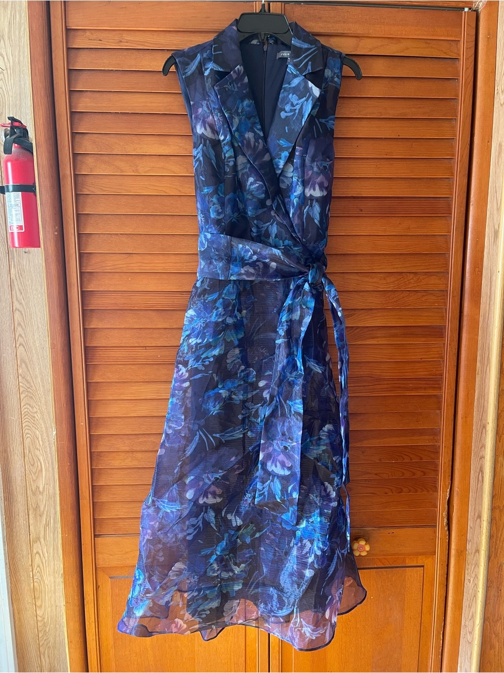 Julia Jordan Floral Wrap Front Sleeveless Cocktail Dress. Size 8 Women #472